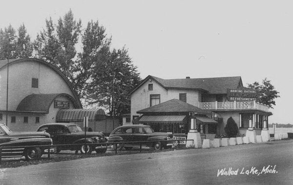 Walled Lake Amusement Park (Walled Lake Park) - Bath Houses (newer photo)
